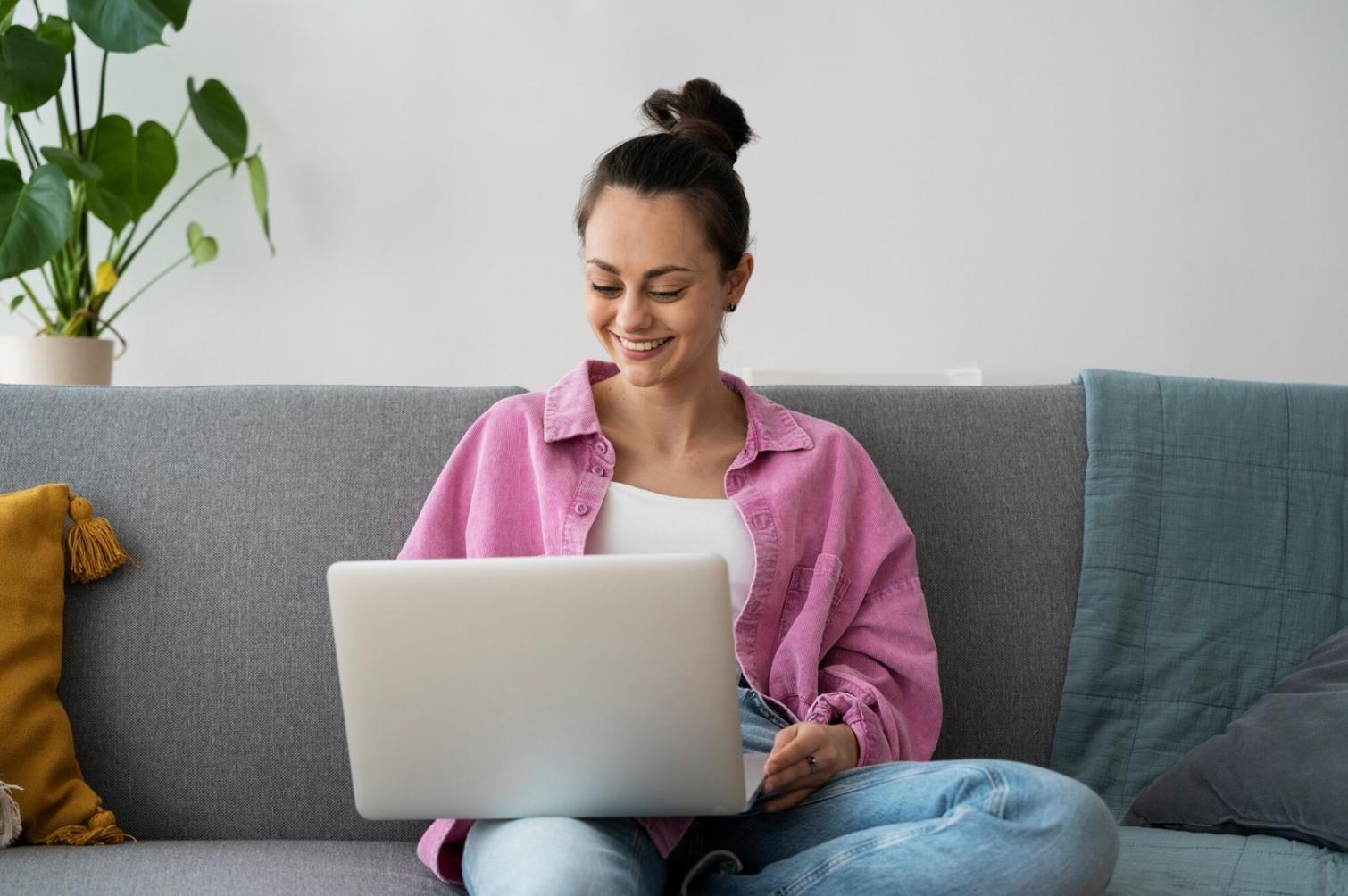 Ambiente di lavoro professionale con materiali di coaching